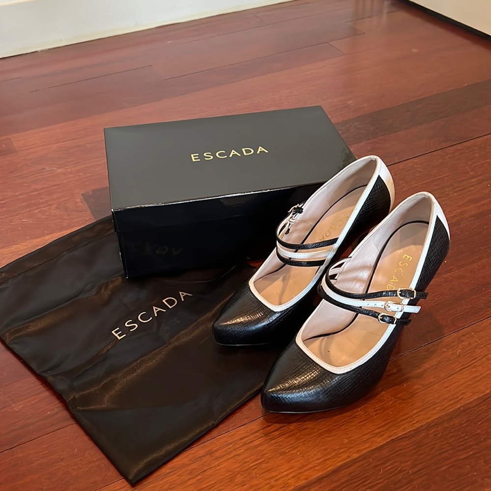 Escada leather heals